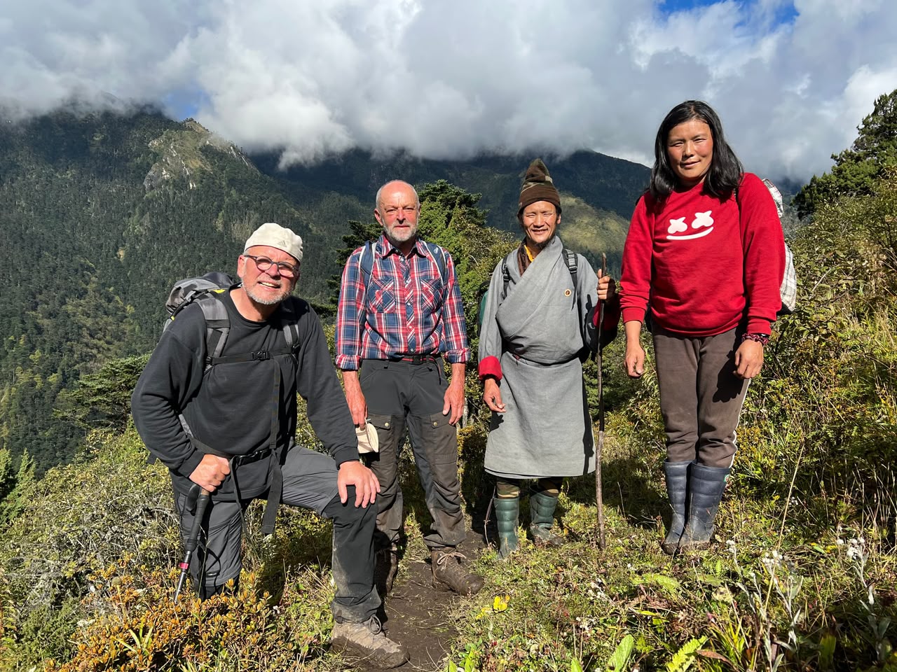 Jeroma guests on a trek